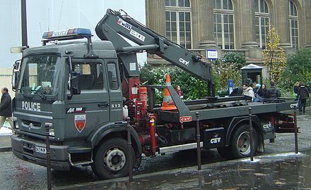 A Police truck that can pick up vehicles vertically and place then on the attached flat bed.  Best used on busy city streets or in very tight areas.
